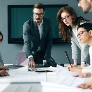 comunicacion-empresarial-conoce-los-tipos-caracteristicas-y-errores-a-evitar-1